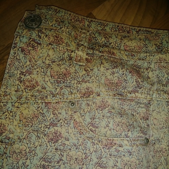 *DONATED* Patterned Skinny Jeans - Picture 2 of 4